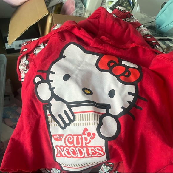 Hello Kitty Red Cup Noodles Cropped Hoodie - Picture 3 of 8